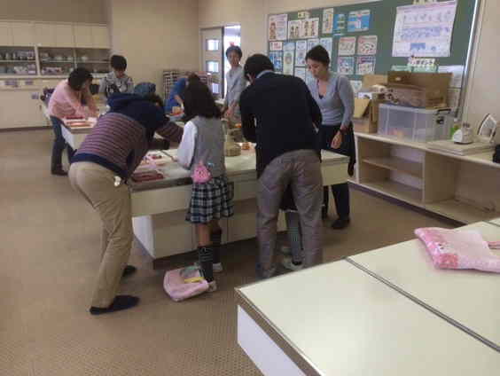 東京地区　松ヶ丘小学校祭り「削り体験」